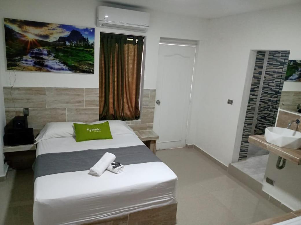 Hotel Brisas Медельин Экстерьер фото