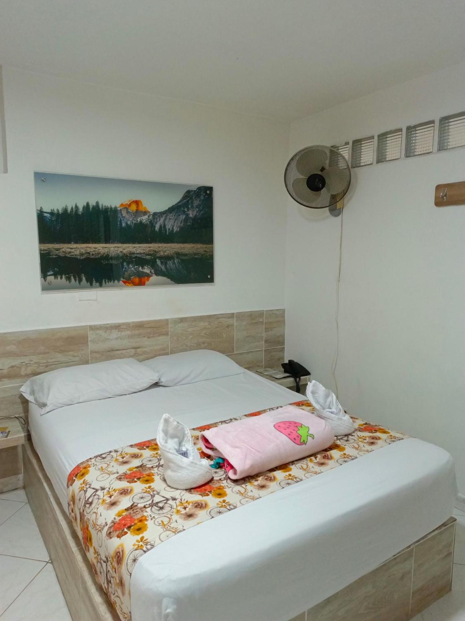 Hotel Brisas Медельин Экстерьер фото